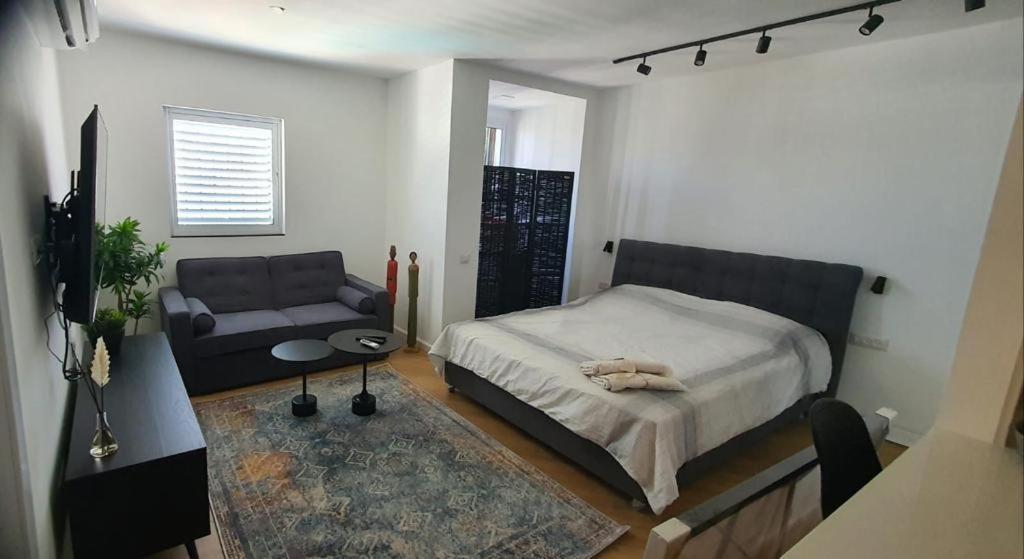 Sunshine Suites By The Sea 3 Min Walk To The Appartement Eilat
